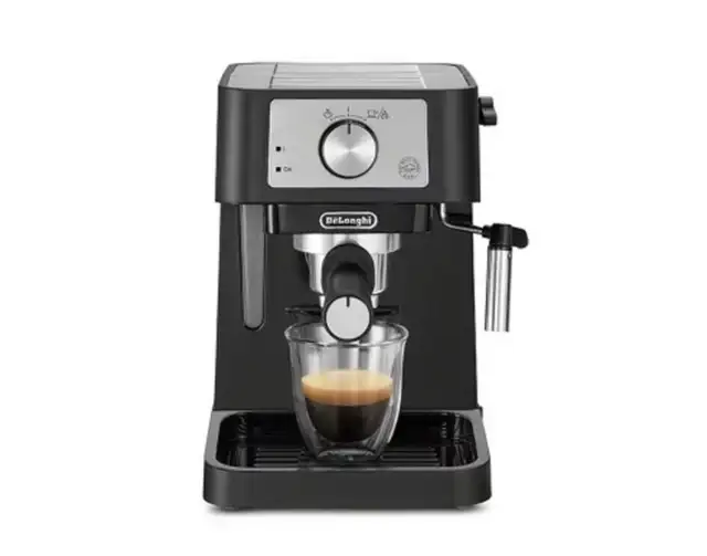 DeLonghi Espresso Machine in Coffee Makers in Oakville / Halton Region - Image 3