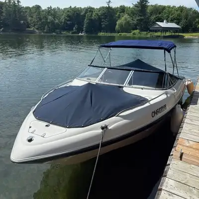 Get out on the water with this great 22ft family bow rider. Selling with 2020 VENTURE dual-axle trai...