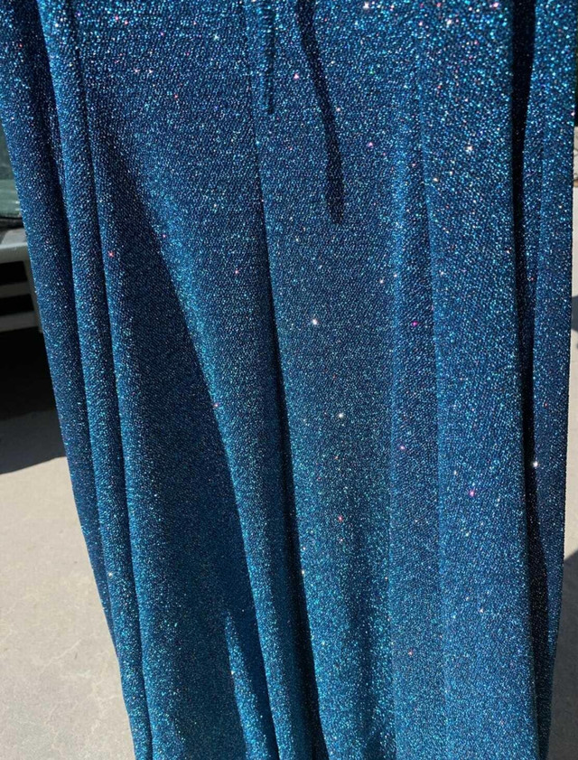 Stunning fitted teal prom dress - Size 4 in Women's - Dresses & Skirts in Oshawa / Durham Region - Image 3