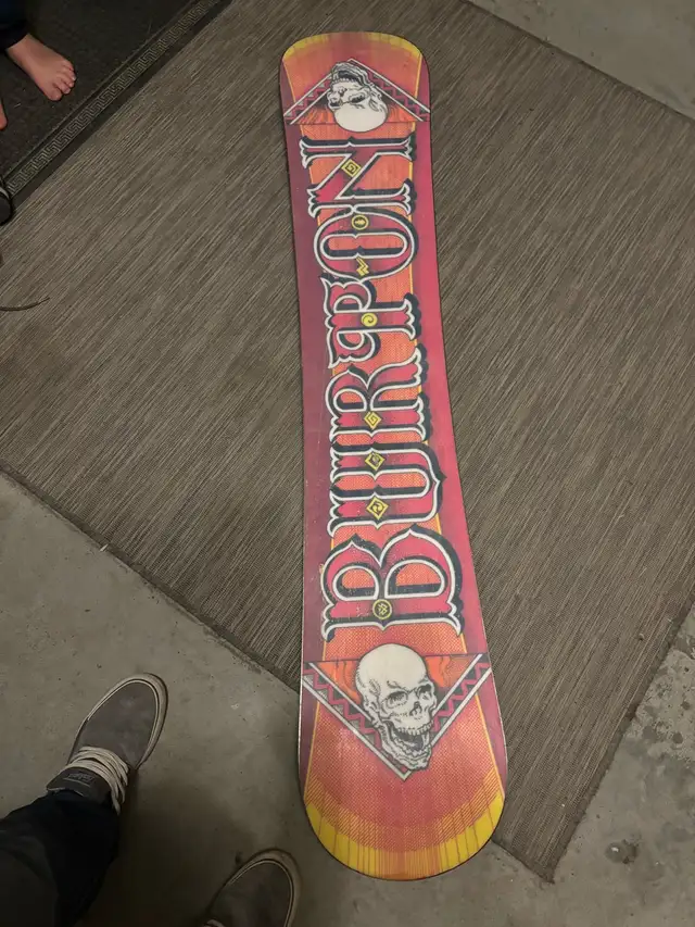 Older Burton Shawn White pro model in Snowboard in Banff / Canmore - Image 3