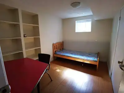 Safe and convenient community. Bell fiber optic high-speed internet. Basement single room, 110 sq ft...