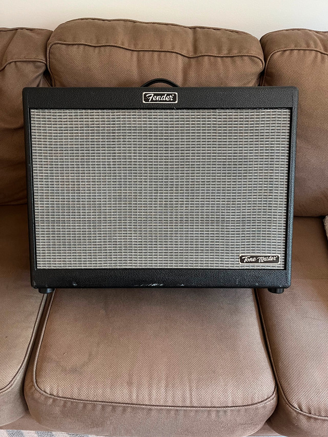 Fender Tonemaster FR-12 Powered Speaker in Amps & Pedals in City of Halifax