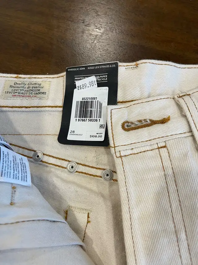 Levi’s Bermuda short size 28 in Women's - Tops & Outerwear in City of Toronto - Image 6