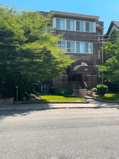 BACHELOR APT.  FOREST HILL VILLAGE