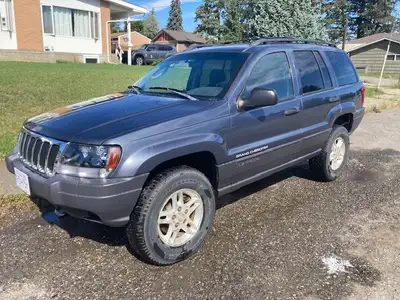 Jeep has great body runs good 4.o six cylinder auto transmission, has the desirable transfer case 4x...