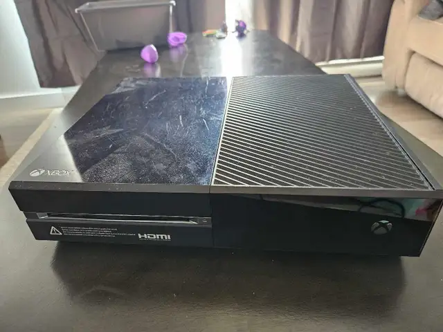 Xbox one + câble et manette in XBOX One in Laval / North Shore - Image 4