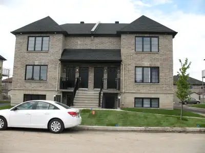 4 1/2 Condo in Chomedey, Laval Price: $1,800/month Available: July 1st, 2026 Serious inquiries only....