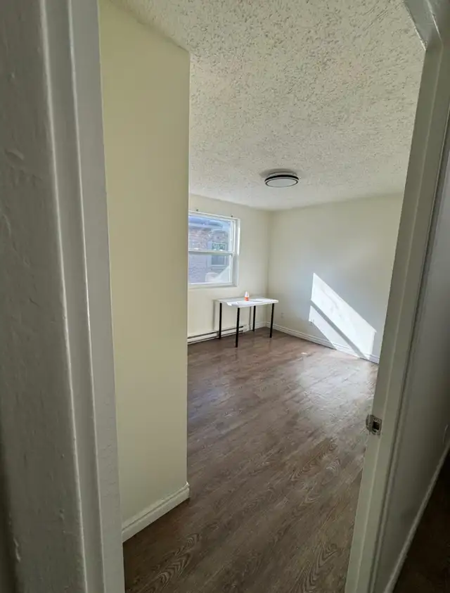 3 Rooms available for Rent walking distance from University of in Long Term Rentals in Kitchener / Waterloo - Image 5