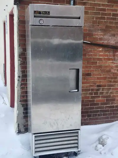 TRUE Stainless Steel Single Door Commercial Refrigerator on casters. Good working condition. Capacit...