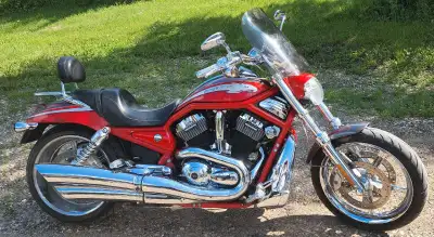 Check out this stunning 2006 Harley Davidson VRSCSE2 Screaming Eagle Vrod, a true head-turner with i...
