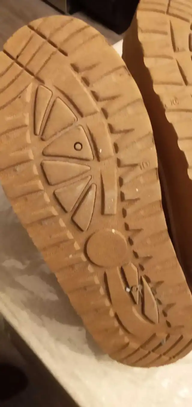 bottes platform style UGG pour femme, grandeur 10 in Women's - Shoes in Laval / North Shore - Image 5