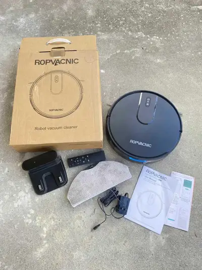 2 in 1 Robot Vacuum & Mop Combo Good condition, works well 4000Pa suction power Downloadable app Set...