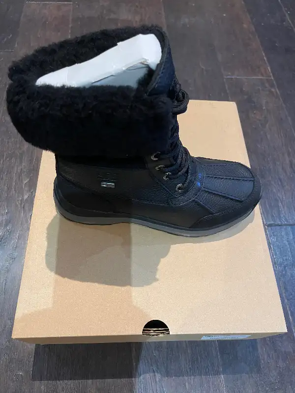 UGG Women's Adirondack Boots in Women's - Shoes in Markham / York Region - Image 4