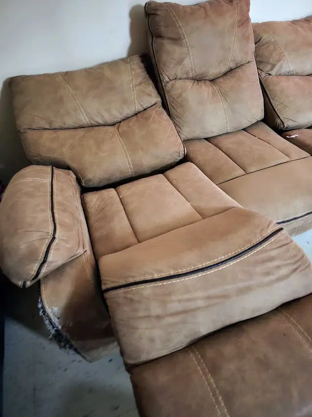 Reclining Sofa in Couches & Futons in Kingston - Image 4