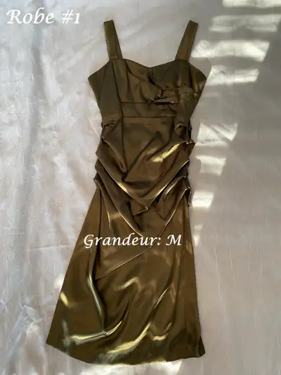 Lot de robes, View more