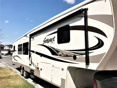 Bunkhouse, 4 season 5th wheel, Cedar Creek by Forest River. Owned Since new, all options, 20000k air...