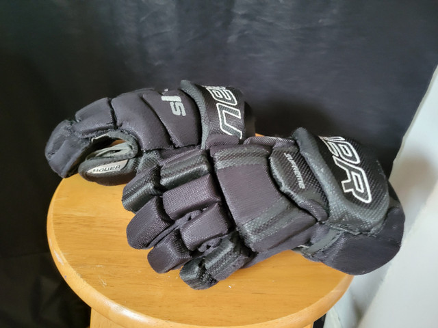 Bauer Supreme 1S Hockey Gloves Size 9" in Hockey in City of Halifax - Image 2