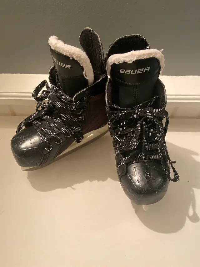 Kids Ice Hockey Skates size 9 size 10 in Skates & Blades in Guelph - Image 9