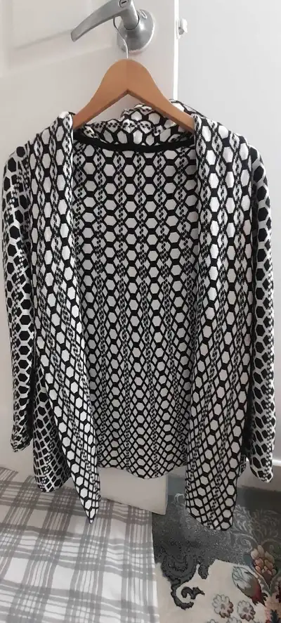 This is a stylish women's jacket, perfect for adding a touch of elegance to any outfit. The jacket a...