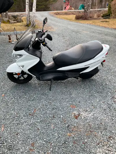 2016 Burgman 200, 2,815 km. Excellent condition. Recent MVI. Asking 3,300 ono