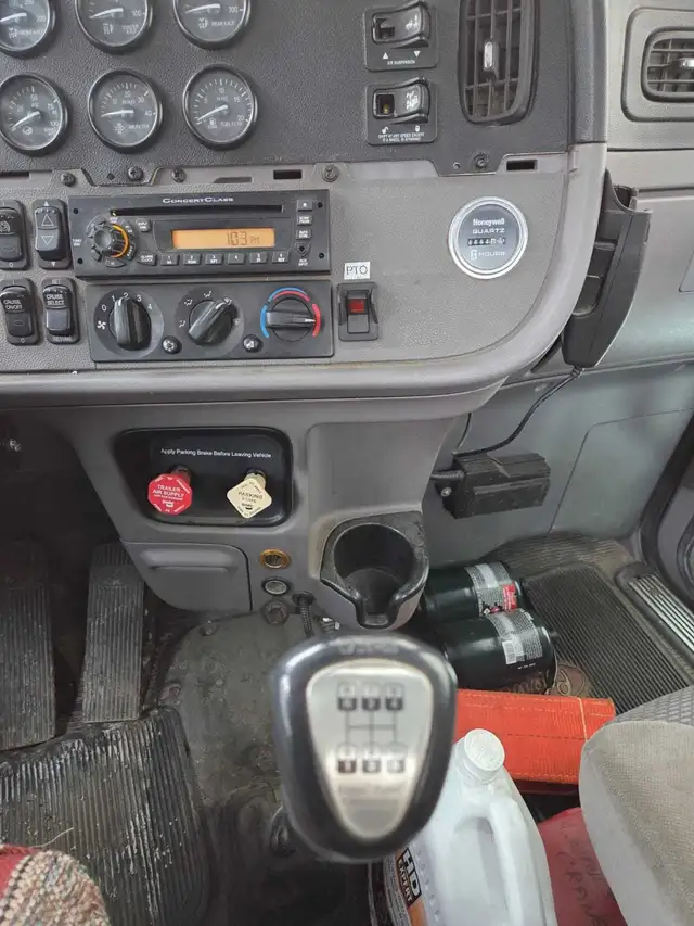 Crane Truck - 2012 Peterbilt  Altec AC 38-127 crane in Heavy Equipment in Calgary - Image 5