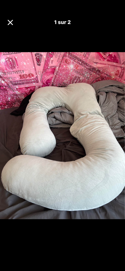 Coussin de grossesse utilisé 1 ou 2 fois , payé 60$ je le vends car je n’ai pas aimé quand j’ai essa...