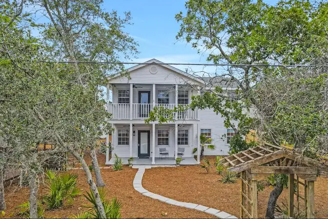 SNOWBIRDS PET FRIENDLY FLORIDA COTTAGE IN SANTA ROSA BEACH in Florida in Canada - Image 2