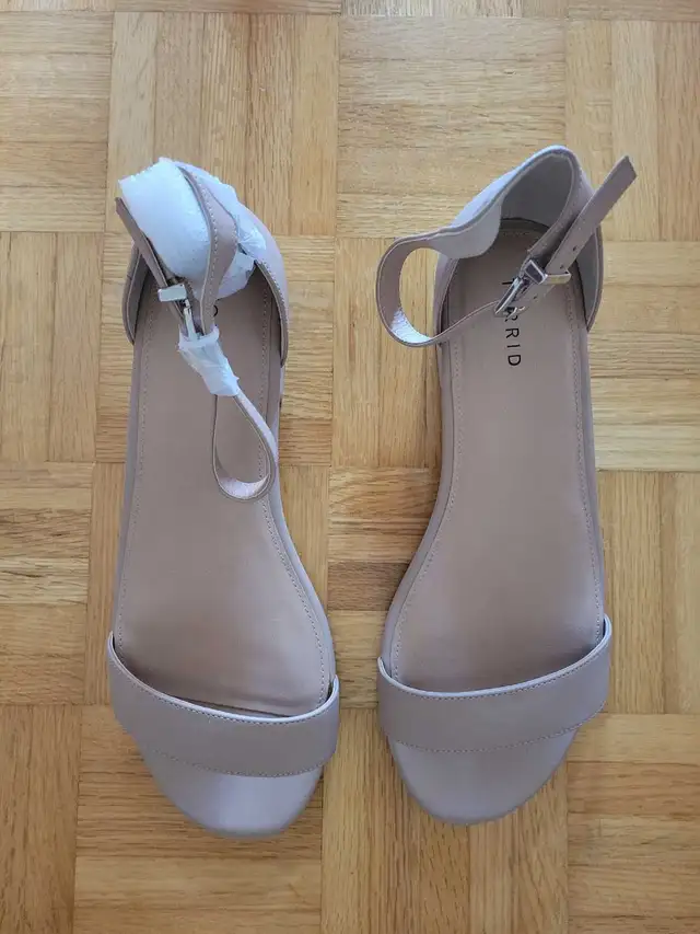 Women's size 12 sandals in Women's - Shoes in Mississauga / Peel Region - Image 3