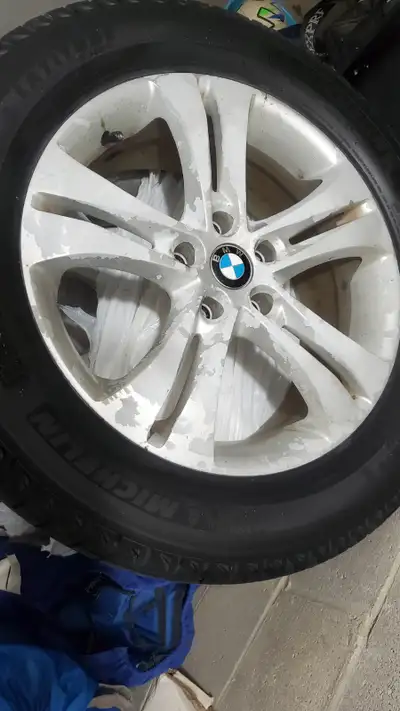 2000-2010 Bmw X5 O.e.m 18inch wheels with Michelin winter tires 255/55/18 wheels have some paint chi...