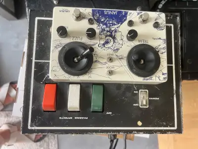 Elevate your pedalboard with this unique Walrus Audio Janus Fuzz Tremolo pedal, a powerful dual-effe...