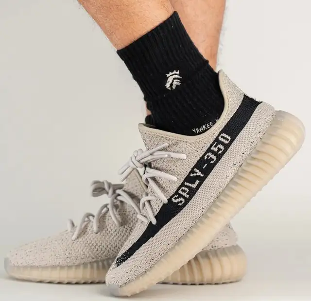 Yeezy 350 V2 Core Slate Black Size US12.5 (runs small) in Men's Shoes in Markham / York Region - Image 8