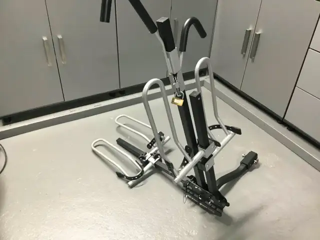 rack a vélo pour 2 en très bonne condition sur 1 .1/4. et 2  " in Road in Lanaudière - Image 4