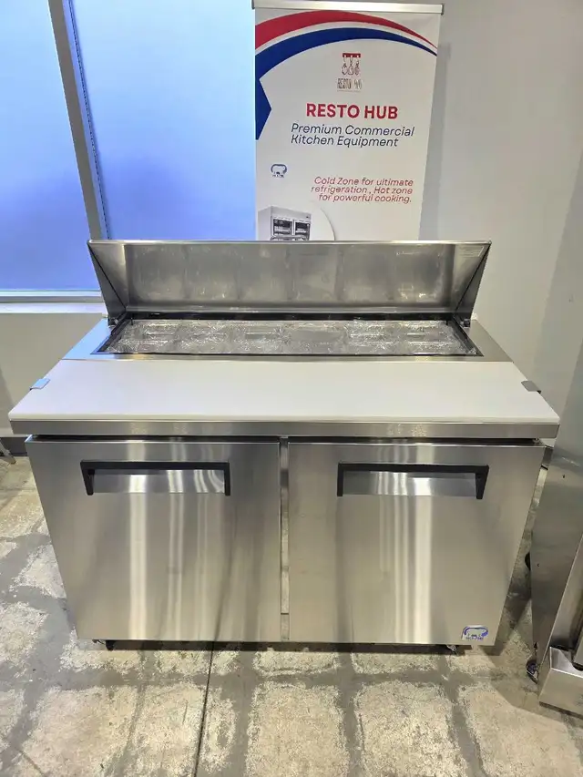 Table de préparation sandwich / salade 48″ – NEUVE – Commerciale in Industrial Kitchen Supplies in Laval / North Shore - Image 3