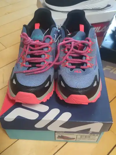 Ladies Size 7 Running Shoes..Santiago Energized..BNIB..$35 grey with pink and green accents, memory...