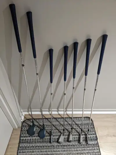 Bâtons de golf droitier, sac, chariot, bâton de pratique..., View more