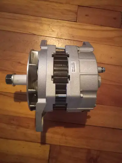 Alternateur 12 volts, 145 Ampères, flambant neuf dans la boîte. Remplacement pour Kenworth, Hino et...