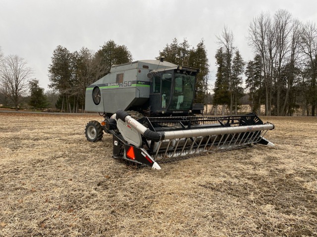 2 Gleaner R50 Combines in Farming Equipment in Ottawa - Image 3