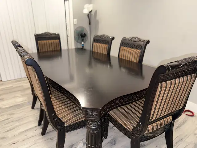 Solid wood Dining Table with 8 chairs in Dining Tables & Sets in Victoria - Image 10
