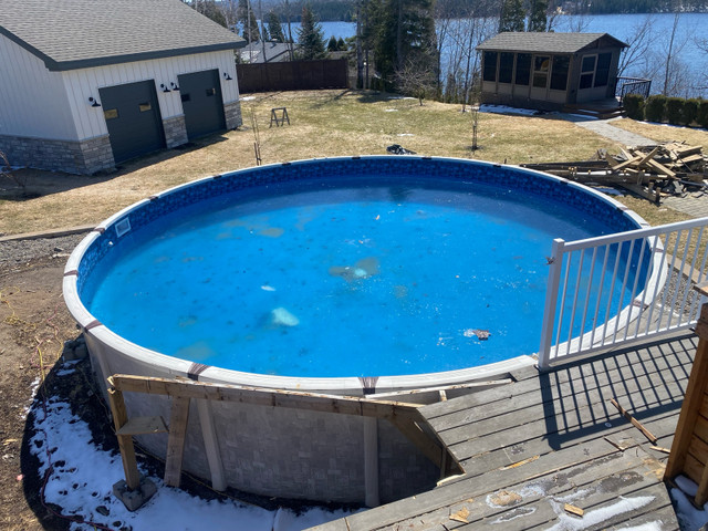 Piscine hors terre 24 pieds dans Spas et piscines  à Saguenay