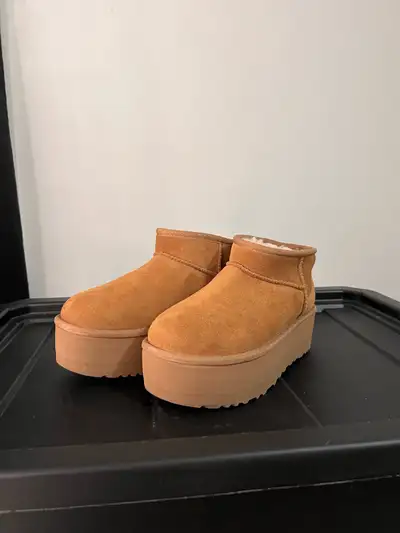 Get the viral platform look without the massive price tag. 100% Authentic Ugg boots with a thick pla...