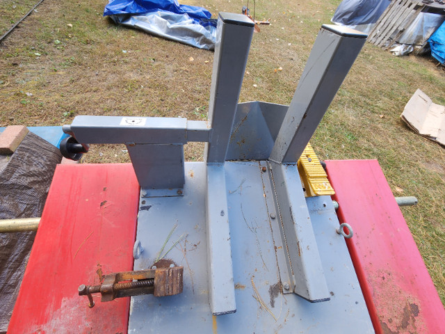 Handy Ind. Motorcycle Lift Table Side Extensions Wheel Vise Ramp in Other in Windsor Region - Image 4