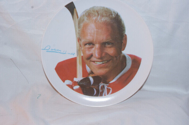 Assiette décorative Bobby Hull Blackhawk de Chicago autographié dans Art et objets de collection  à Laval/Rive Nord