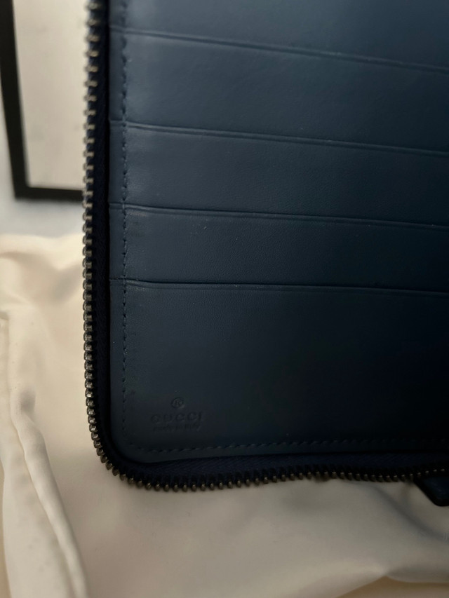 Gucci GG Zip around Blue Wallet dans Femmes - Sacs et portefeuilles  à Laval/Rive Nord - Image 4