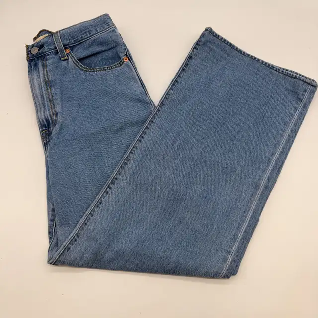 Levi’s Bootcut Jeans W28 L32 – Almost New in Women's - Bottoms in City of Toronto - Image 3