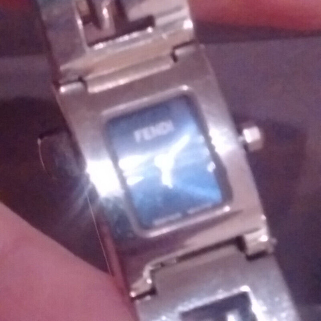 Authentic FENDI Watch Montre Fendi Excellent Condition dans Bijoux et montres  à Ville de Montréal - Image 3