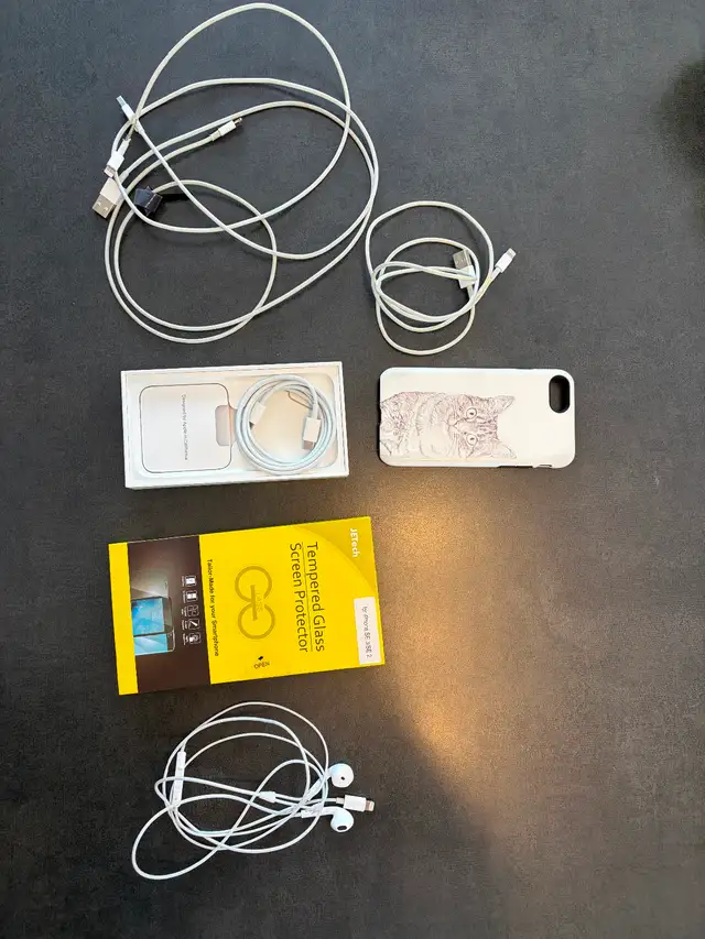 Iphone SE (2e génération 2020) in Cell Phones in Lévis - Image 4