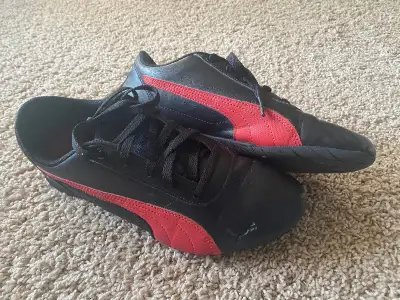 PUMA Scuderia Ferrari runners in good condition. Size: 8. Colour: black/red. Pickup in Sage Creek (s...