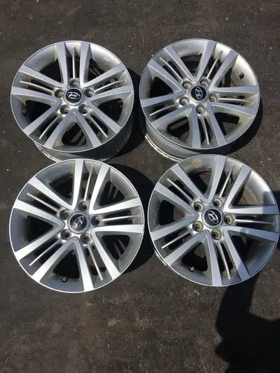 Mint condition, straight all four, not bent excellent condition. Hyundai Elantra original Oem rims....