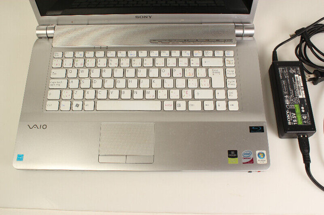 sony vgn fw350D 16.1" core 2 duo 4gb ram blu ray player laptop in Laptops in City of Toronto - Image 3