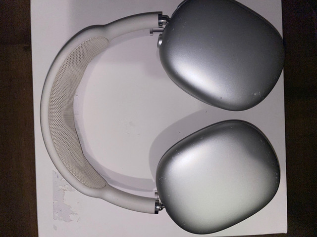 Authentic Apple Airpods Max in Headphones in Windsor Region - Image 2
